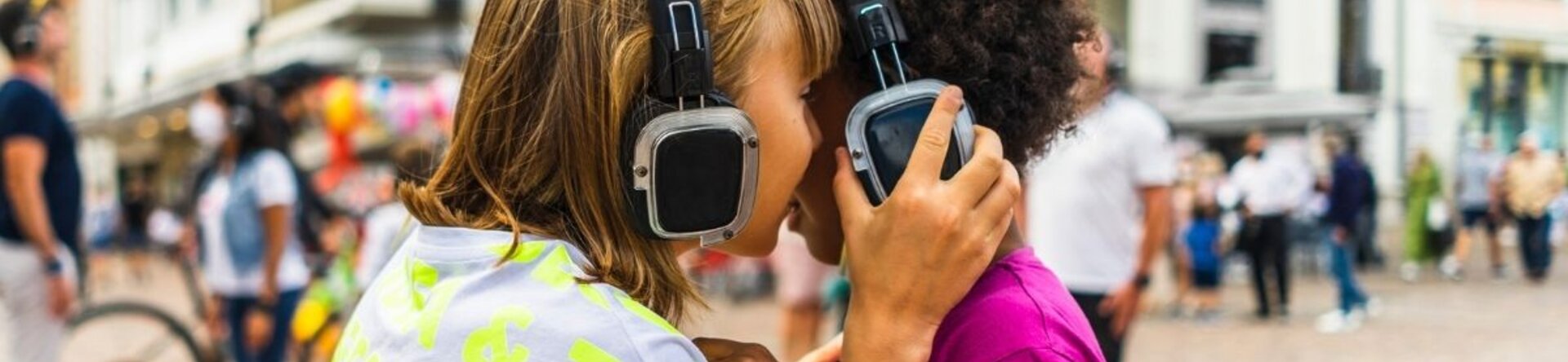 Silent Play con La Piccionaia: un viaggio immersivo tra suoni, fiabe e comunità